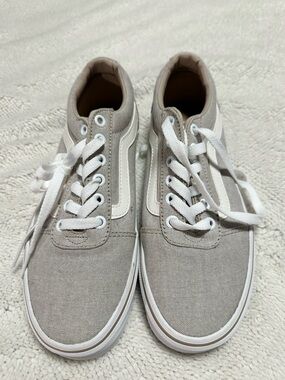 Vans Low-Top Sneakers in Light Taupe with White Stripe